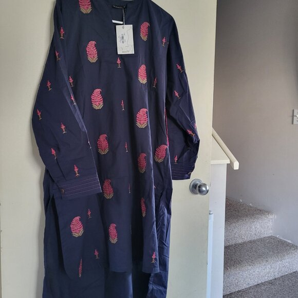 Long shirt - Picture 3 of 3